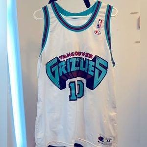 Signed Vancouver Grizzlies Mike Bibby Jersey